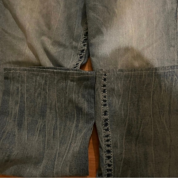 Mark shown in pictures CUT OFF LENGTH AT
BOTTOM AND RE STITCHED waist 36length39 - Picture 7 of 7